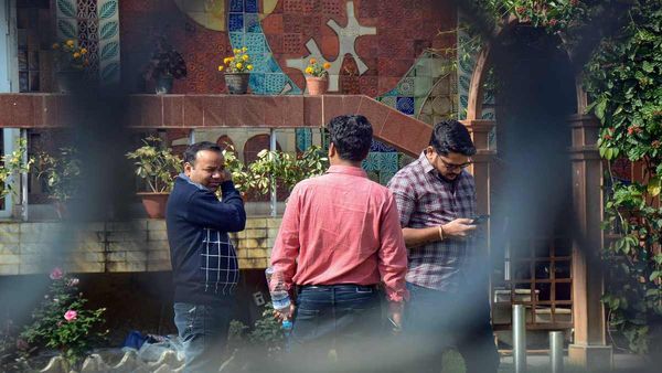 लखनऊ के MI बिल्डर्स के 16 ठिकानों पर आयकर विभाग की छापेमारी, घरों और ऑफिसों पर कार्रवाई