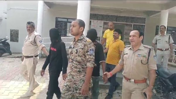 MP News: प्रेमी जोड़ों का वीडियो बनाकर कर रहा था ब्लैकमेल, लड़कों ने फेफड़े फाड़कर आंतें निकाल लीं