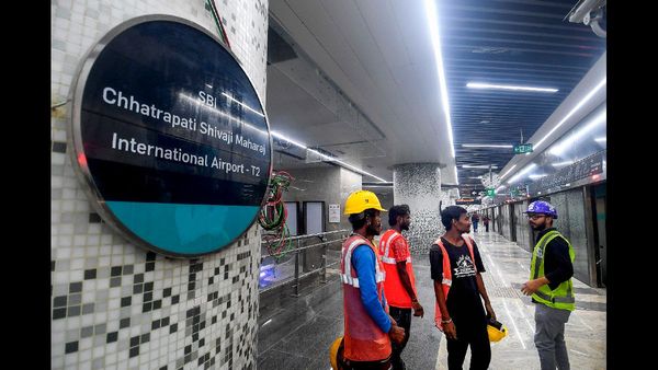 Mumbai Metro: मुंबई मेट्रो लाइन 2A पर मची भगदड़, यात्रियों को झेलनी पड़ी परेशानी, वीडियो वायरल