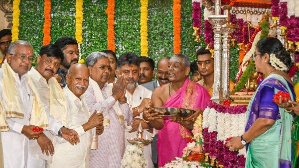 पारंपरिक और धार्मिक उत्साह के साथ शुरू हुआ मैसूरु में दशहरा उत्सव, सीएम सिद्धारमैया भी रहे मौजूद