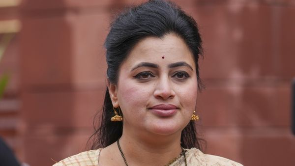 Navneet Rana को गैंगरेप की धमकी, 10 करोड़ रुपये की फिरौती मांग कर लगाए 'पाकिस्तान जिंदाबाद' के नारे