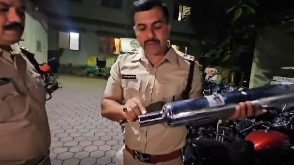 Indore News: बुलेट से गोली की आवाज निकालने वालों पर एक्शन, पुलिस ने दी सख्त सजा