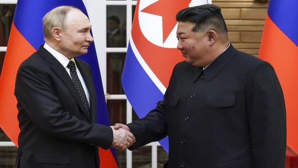 North Korea: उत्तर कोरिया ने 10 हजार सैनिकों को जंग लड़ने भेजा रूस, यूक्रेन घुसते ही शुरू हो जाएगा विश्वयुद्ध?