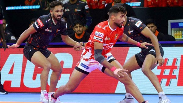 Pro Kabaddi League: यू-मुम्बा ने खोला जीत का खाता, गुजरात जायंट्स को किया धराशाई
