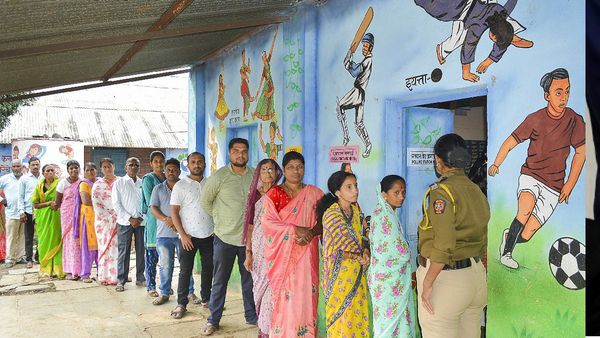 Gurdaspur News: 'सरपंच' के लिए 'नीलामी' में 2 करोड़ की लगी बोली, नेताओं में मनमुटाव!