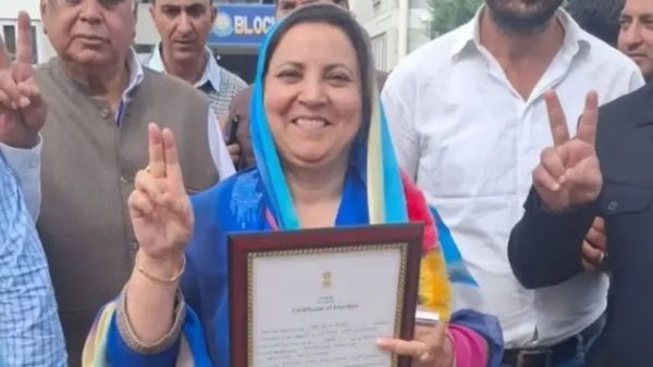 'पिता को आतंकवादियों ने मार डाला अब बनीं उमर सरकार में मंत्री', जानिए कौन हैं सकीना इटू?