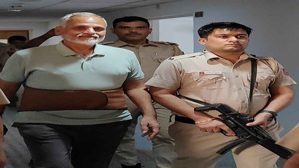 मैं न्यायलय का शुक्रिया अदा करती हूं, सत्येंद्र जैन को जमानत मिलने पर अदालत में रो पड़ीं उनकी पत्नी पूनम जैन