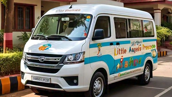 UP: बच्चों से भरी स्कूल वैन पर अमरोहा में बदमाशों ने की फायरिंग, मची चीख-पुकार