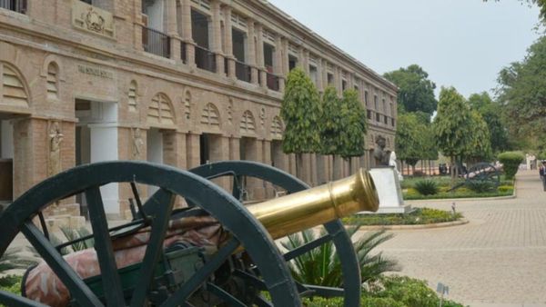 भारत के इस स्कूल में एडमिशन पाना है बहुत टफ! 13 लाख से ऊपर है फीस, क्या है इसकी खासियत?