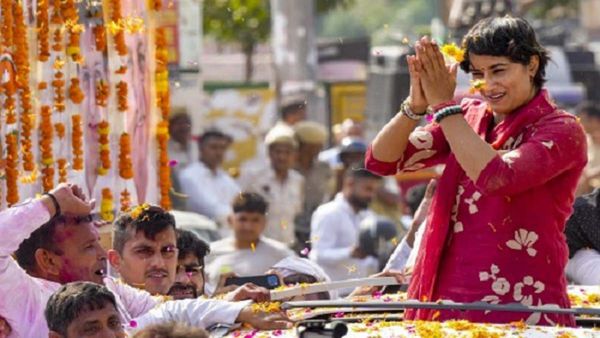 Vinesh Phogat: पहलवान से विधायक बनीं विनेश फोगाट के पास कितना सोना-चांदी? नेटवर्थ जानकर हिल जाएगा दिमाग