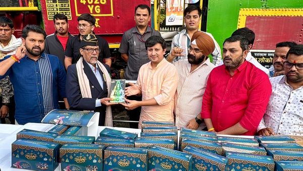 दिवाली के लिए कैलाश विजयवर्गीय ने बॉर्डर पर तैनात सैनिकों के लिए भेजे मिठाई और नमकीन के गिफ्ट पैक