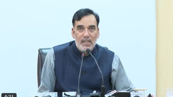 दिल्ली में खुले में आग जलाने पर लगेगी पाबंदी; नाइट ड्यूटी करने वालों को मिलेंगे हीटर, AAP सरकार का ऐलान