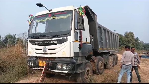 Sidhi News: सीधी में बड़ा सड़क हादसा, ट्रक के नीचे आया ऑटो, 4 लोगों की दर्दनाक मौत