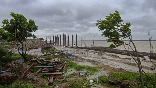 IMD Cyclone Alert: तमिलनाडु और आंध्र प्रदेश में हाई अलर्ट, बंगाल की खाड़ी में साइक्लोन फेंगल मचा सकता तबाही