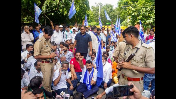 भीम आर्मी के चीफ चंद्रशेखर आजाद क्यों आजम खान से मिलने गए थे जेल?