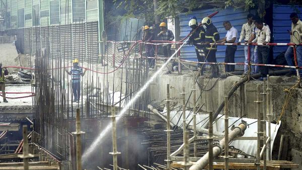 Mumbai Fire: बीकेसी स्टेशन के बेसमेंट में लगी आग, यात्री सेवाएं अस्थायी रूप से हुई बंद