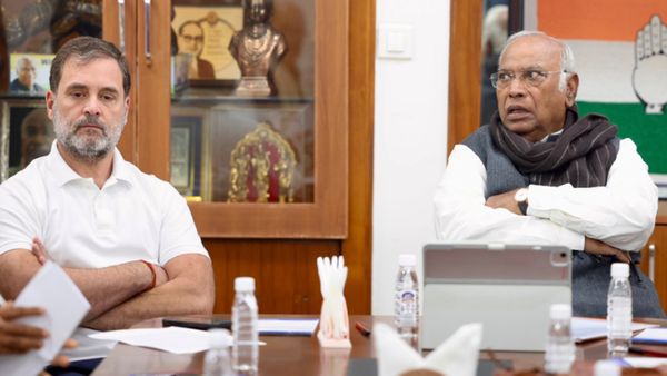 Parliament Session: संसद में आज भी भारी हंगामे के आसार, अडानी मुद्दे पर सरकार को घेरने में जुटा विपक्ष