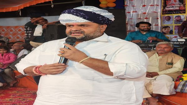 Rajasthan: भीलवाड़ा में सरकारी कर्मचारियों और अधिकारियों को लेकर बोले धीरज गुर्जर,कहा-'जूते मारकर काम करवाऊंगा'