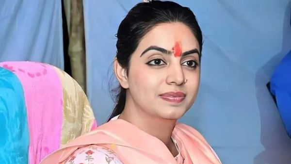 Rajasthan: दिव्या मदेरणा ने हनुमान बेनीवाल पर कसा तंज, कहा-'हम फिर से उठ खड़े होंगे, पैर पकड़कर नहीं उठेंगे'