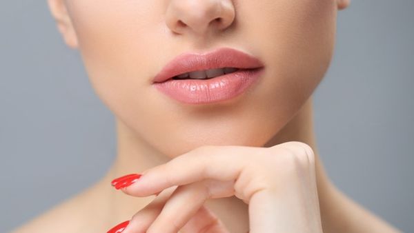 Dry Lips: ठंड में फटे होंठो से हैं परेशान, घर बैठे अपनाएं आसान तरीके, जल्द मिलेगी राहत