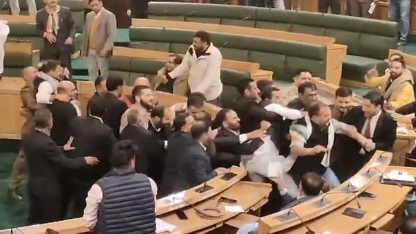 Article 370: जम्मू-कश्मीर विधानसभा में आज भी हंगामा, भाजपा विधायकों को मार्शलों ने सदन से बाहर निकाला
