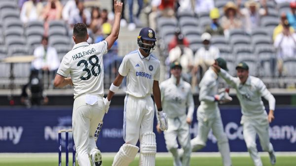 IND vs AUS: भारतीय बल्लेबाजों का फ्लॉप प्रदर्शन जारी, पहले सेशन में ही बैकफुट पर पहुंची टीम