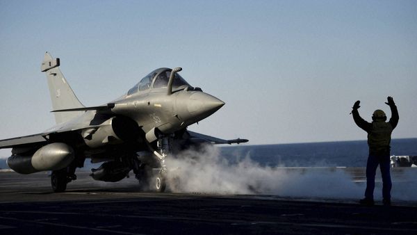 एयरक्राफ्ट कैरियर, 24 राफेल, पनडुब्बी और 3000 जवान.. चीन के खिलाफ भारत के साथ क्या करने आ रहा है फ्रांस?