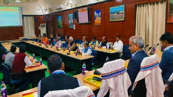Bihar News: 70 साल के बुजुर्गों के लिए खुशखबरी, 5 लाख रुपये तक निजी अस्पतालों में भी करवा सकते हैं मुफ्त इलाज