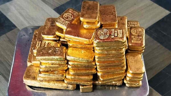 Bihar News: टॉल प्लाज़ा पर चेकिंग कर रही थी पुलिस, रेलवे इंजीनियर की गाड़ी से मिला 60 लाख का सोना