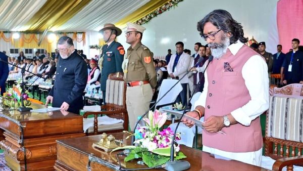 आखिर क्यों हेमंत सोरेन ने अकेले ली CM पद की शपथ? नतीजों के 5 दिन बाद भी क्यों नहीं हो पाया मंत्रिमंडल पर फैसला