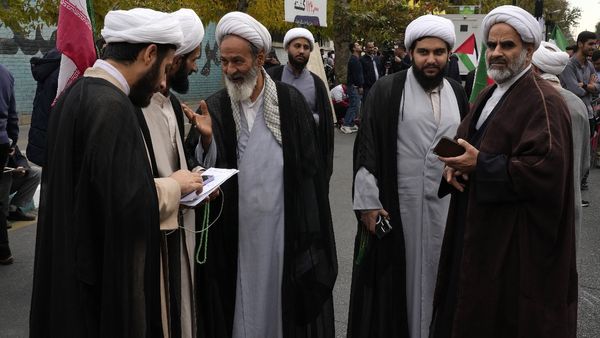 Donald Trump की जीत से ईरान में आर्थिक तबाही की आशंका, स्थानीय करेंसी सबसे निचले स्तर पर पहुंची