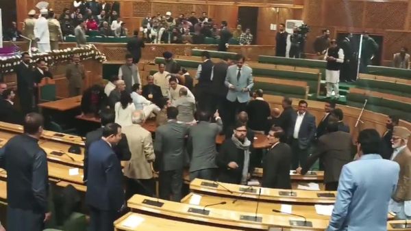 Jammu & Kashmir: 'जय श्री राम' के नारों से गूंजी जम्मू कश्मीर विधानसभा, धारा 370 को लेकर हुआ बवाल