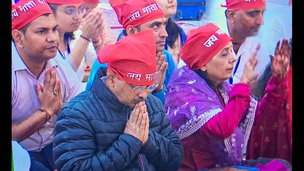 कटरा समुदाय ने माता वैष्णो देवी के पास प्रस्तावित रोपवे परियोजना के खिलाफ विरोध प्रदर्शन किया