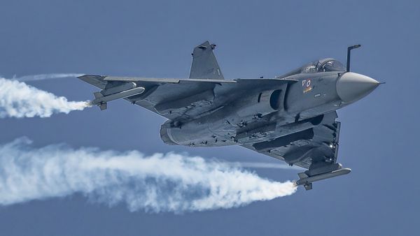 LCA Tejas: बाइडेन प्रशासन ने तेजस फाइटर जेट को बनाया अपंग? अमेरिकी कंपनी पर भारत ने ठोका जुर्माना