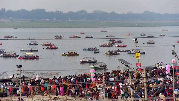 Mahakumbh 2025: महाकुंभ के लिए संगम में मुस्तैद रहेंगे 220 हाई-टेक गोताखोर, अलर्ट पर रहेंगी 700 नावें