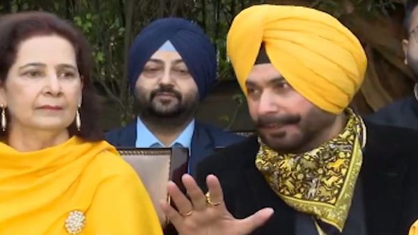 Fact- Check: स्टेज 4 के कैंसर को नवजोत कौर ने कैसे दी पटखनी? आयुर्वेदिक नुस्खे का बड़ा रोल! जानिए दावे का सच