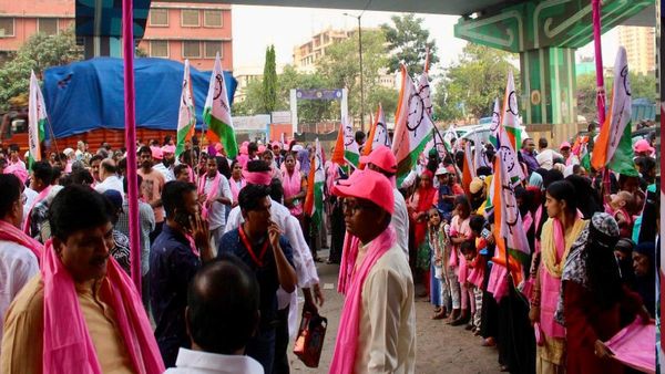 Maharashtra Chunav: नवाब मलिक ने मानखुर्द शिवाजी नगर में किया विशाल रोड शो, नजर नहीं आया भाजपा का एक भी झंडा