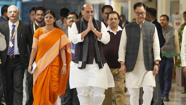 Winter Session Parliament 2024: वक्फ विधेयक समेत 16 विधेयकों पर चर्चा, मणिपुर हिंसा मुद्दे पर विपक्ष का तांडव!