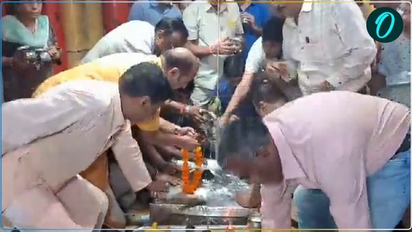 दिवाली पर सपा प्रत्याशी नसीम सोलंकी ने जिस शिव मंदिर में चढ़ाया था जल, उसे पुजारियों ने गंगाजल से धोया