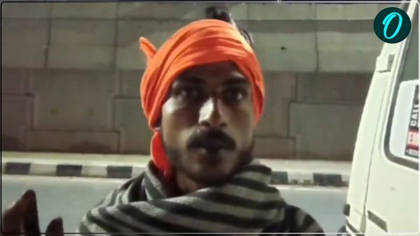 अलीगढ़ में युवक के पैरों के बीच फोड़ा पटाखा, जल गया प्राइवेट पार्ट, एक गलती से जा सकती थी जान