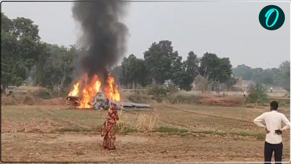 आगरा में MiG-29 क्रैश, आसमान में उड़ते समय आई खराबी, पायलट कूदे, खेत में गिरते ही हुआ धमाका