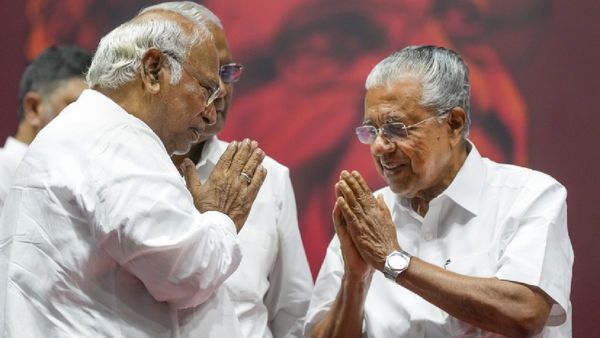 Wayanad Bypoll: केरल में दलित नेतृत्व पर इंडिया ब्लॉक के अंदर ही बवाल, सीएम विजयन पर कांग्रेस का गंभीर आरोप