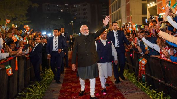 Maharashtra Chunav Result 2024: महाराष्ट्र में सिर चढ़कर बोला नरेन्द्र मोदी की लोकप्रियता का जादू