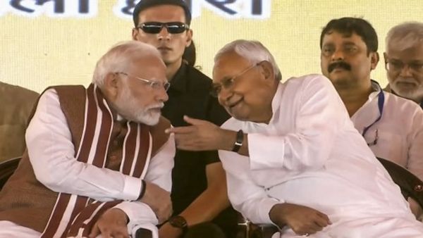 Bihar: बिहार के दरभंगा में PM मोदी ने रखी एम्स की आधारशिला, कहा 'हम तेजी से विकसित भारत की तरफ कदम बढ़ा रहे'