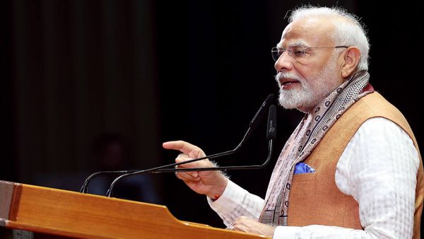 PM Modi in Guyana: गुयाना में प्रवासी भारतीयों को बीच मोदी बोले- कहीं भी रहें, भारत को दिल से ना निकाल पाएंगे