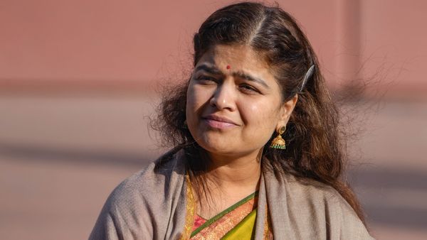 Pramod Mahajan Murder: पिता प्रमोद की हत्या के पीछे बेटी पूनम ने जताया गहरी साजिश का शक, की जांच की मांग