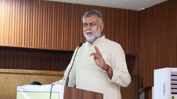 MP वालों के लिए खुशखबरी! इन परिवारों को मिलेंगे मकान; शिवराज ने मंत्री प्रहलाद पटेल को दी आवंटन की जिम्मेदारी