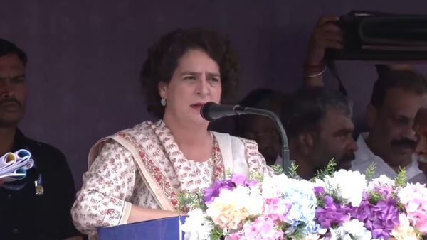 'कोई उम्मीद नहीं बची थी, तब मेरे भाई ने की 4000 किमी पैदल यात्रा', वायनाड में भाजपा पर बरसीं प्रियंका गांधी