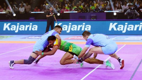Pro Kabaddi League: पटना पाइरेट्स ने तहलका मचाकर बंगाल को चटाई धूल, तालिका में लगाई लम्बी छलांग