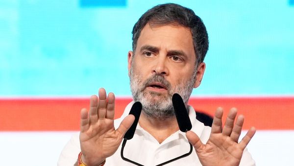 Maharashtra Poll: अब राहुल गांधी के हेलीकॉप्टर की तलाशी, अमरावती में चुनाव आयोग ने की बैग की जांच